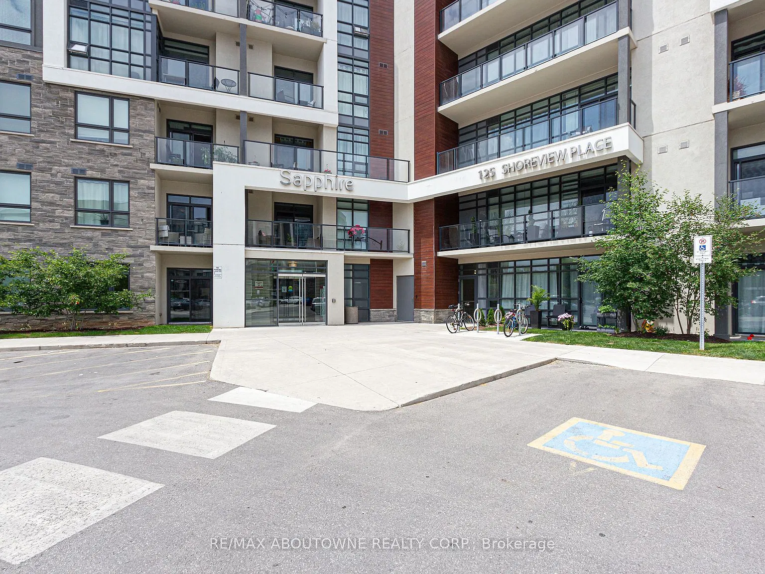 125 Shoreview Pl — Photo 2