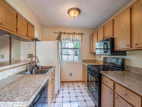 3rd image of 5158 Aurora Dr