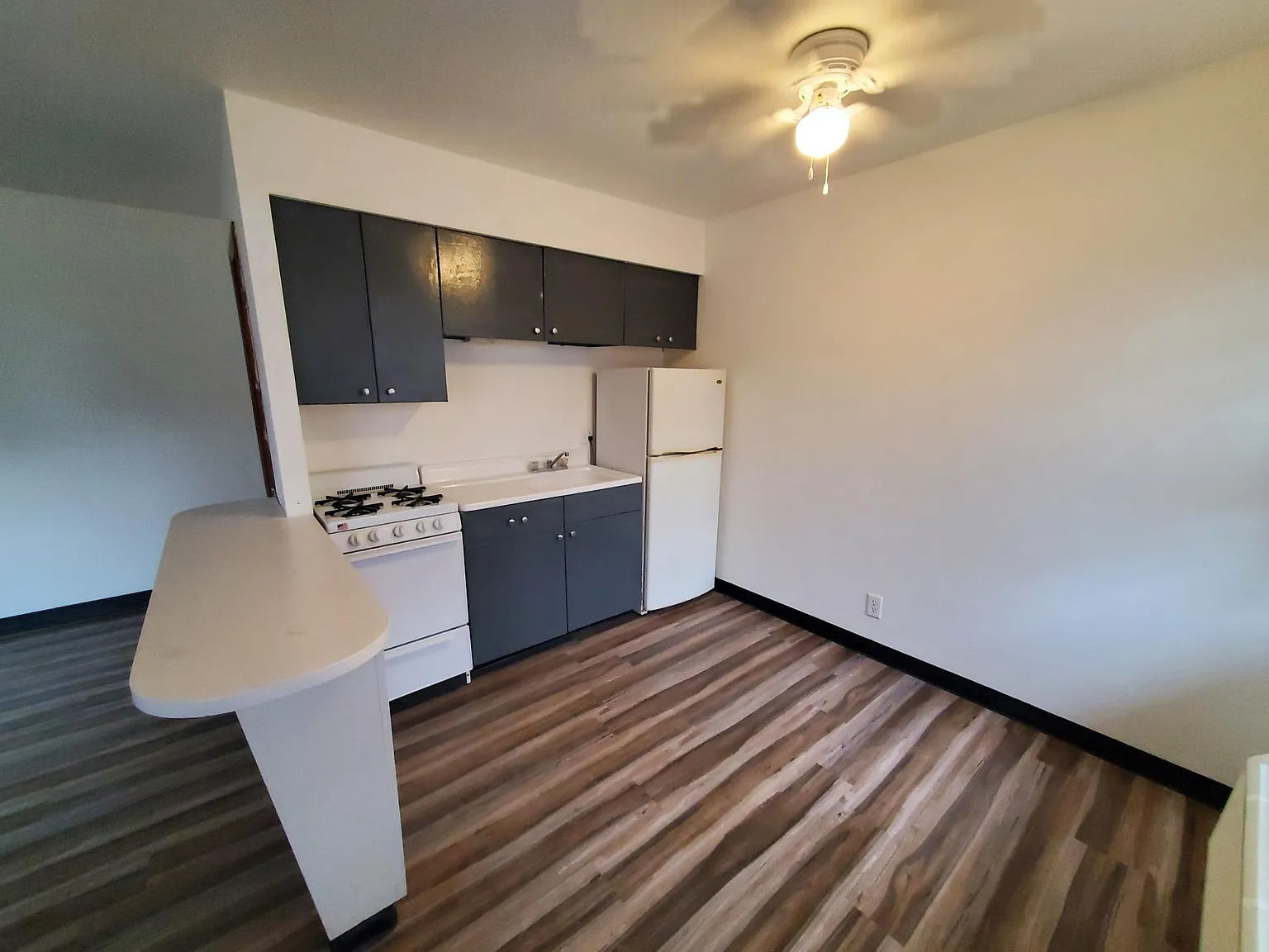 Studio, $555 — Photo 4