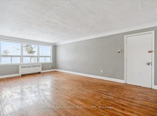 145 N Service Rd E #2, Oakville, ON L6H 1A4