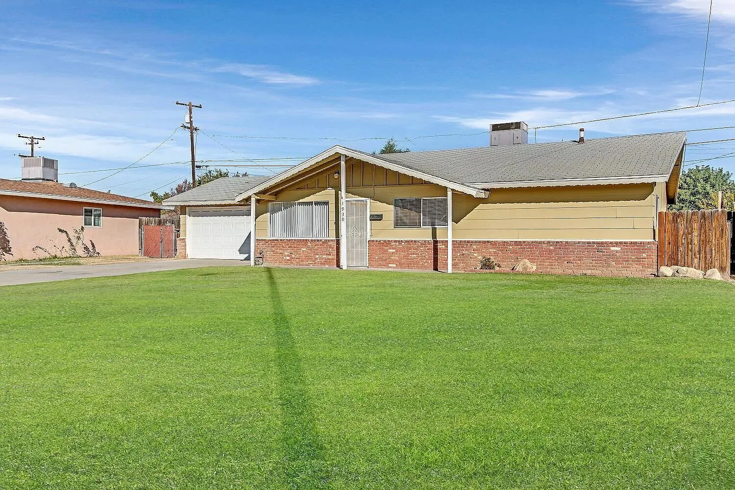 3 bed, 2.0 bath, 1200 sqft, $2,200 — Photo 3