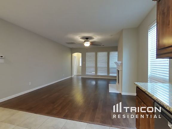 3rd image of 421 Spring Creek Dr