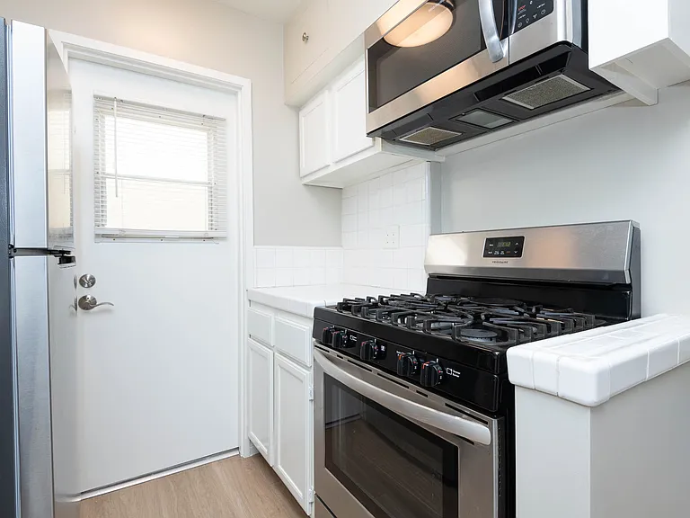 206 W Maple St #C — Photo 6