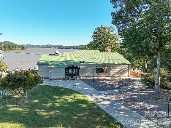 4th image of 176 Arrowhead Ln