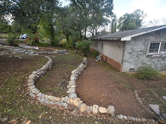 4th image of 2233 Vista Ave