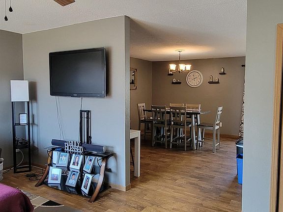 2nd image of 204 W 1st Ave