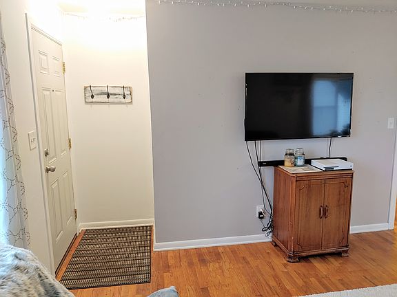 3rd image of 4824 Raymond Ave SE