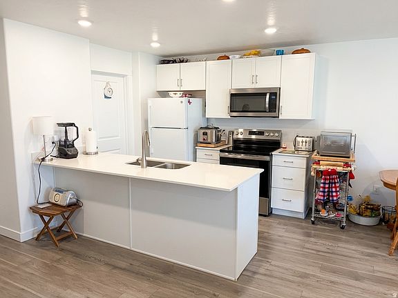 5th image of 1391 S Oakdale Dr #233