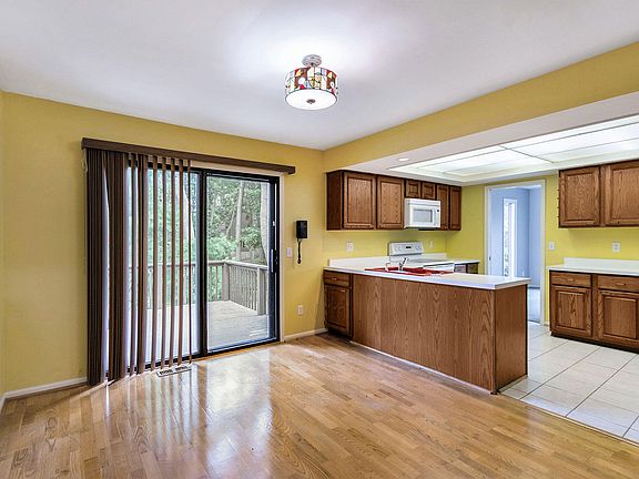 5th image of 129 Merriweather Ln #13