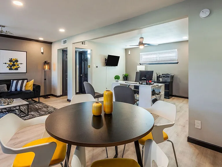 Metro @ 404 Apartments — Photo 4
