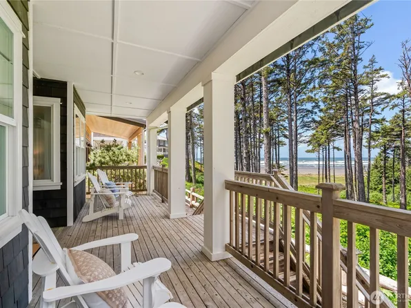 33 N Glen Lane, Pacific Beach, WA 98571