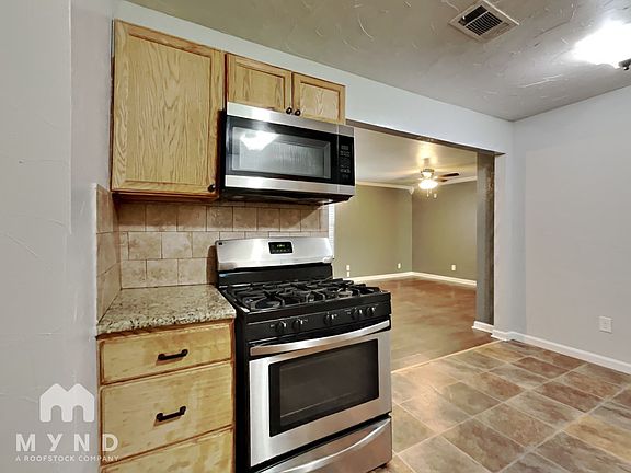4th image of 305 Sherbrooke Ct
