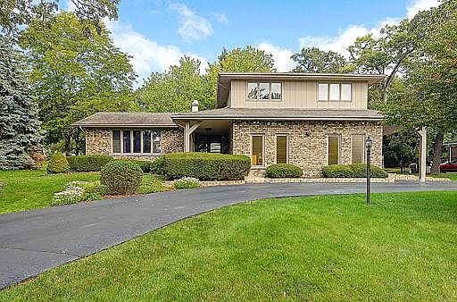 3rd image of 1622 Old Oak Pl
