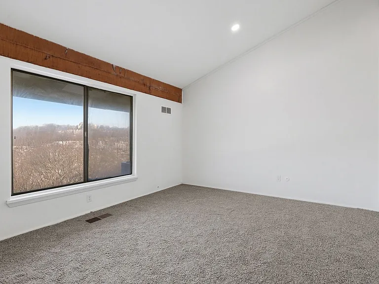 Village in the Park Apartments — Photo 30