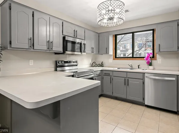 7578 13th St N, Oakdale, MN 55128