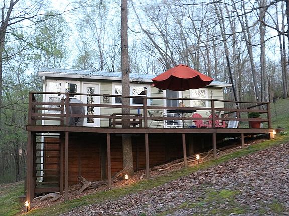 2nd image of 142 Lakeshore Cir