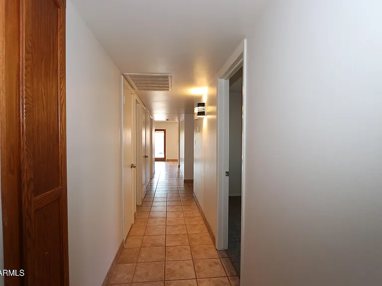 1910 E Manhatton Dr — Photo 13