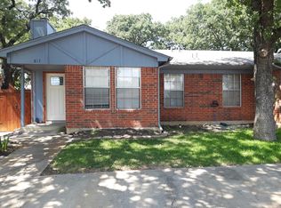817 Woodland Ct, Kennedale, TX 76060