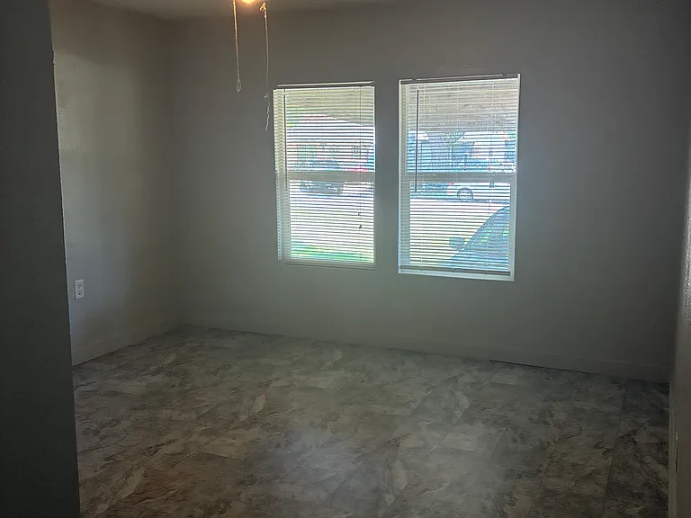 243 Parkins St — Photo 15