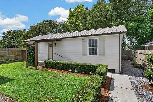 2 bed, 2.0 bath, 800 sqft, $2,100 — Photo 1