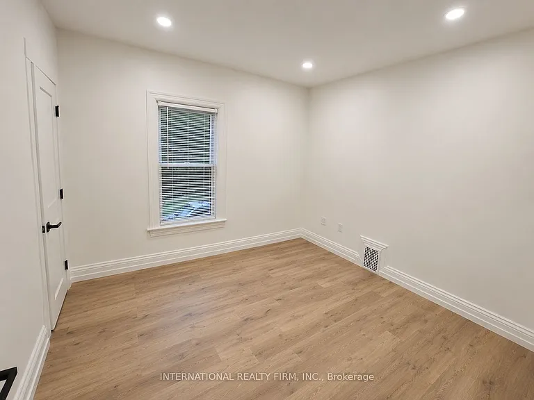 793 Dufferin St #UPPER — Photo 8