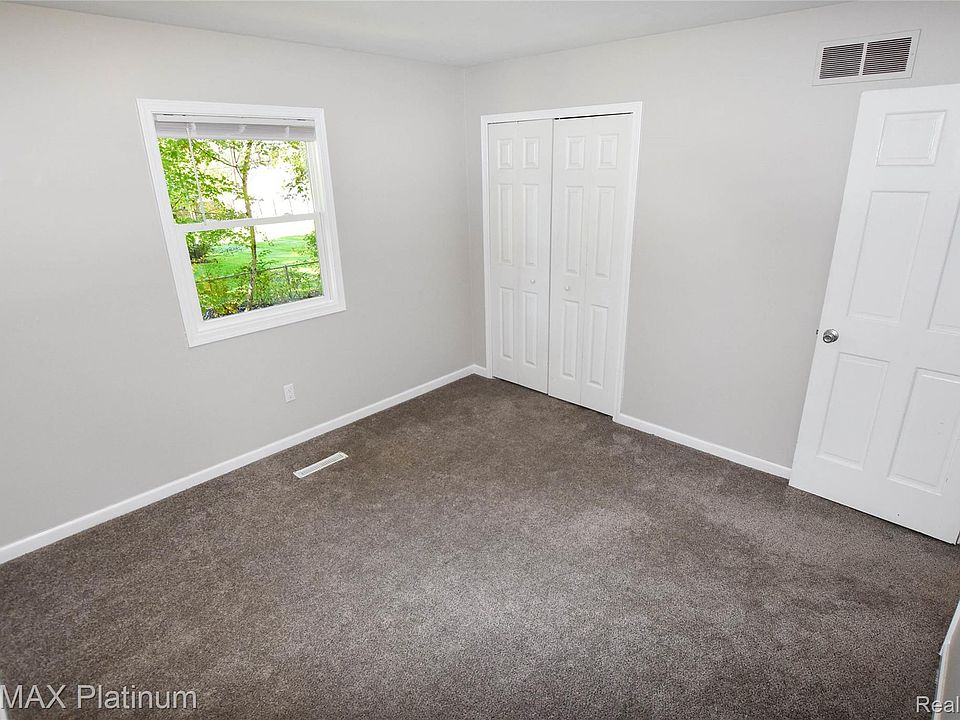 2471 Moore Pl, photo 24