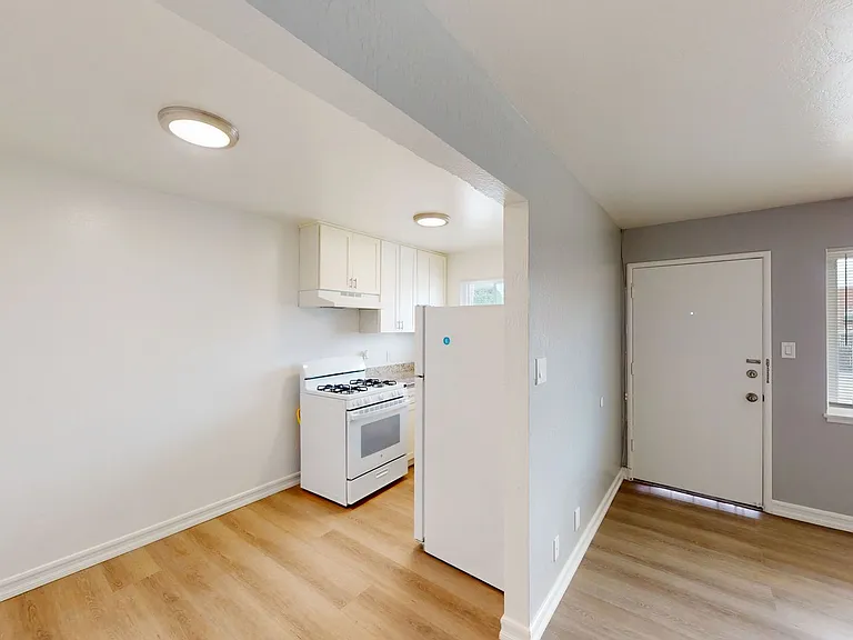 2320 Buena Vista Ave — Photo 6