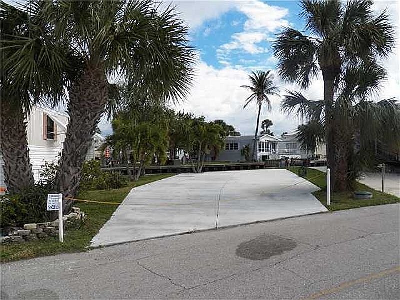 1st image of 163 Nettles Blvd