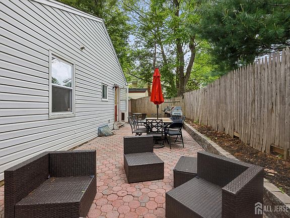 2nd image of 2 Culver Ln