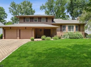 23 Smithfield Dr, Springfield, NJ 07081