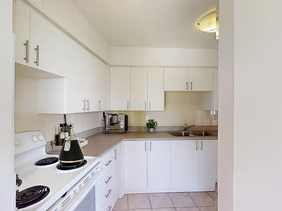 1580 Sandhurst Cir