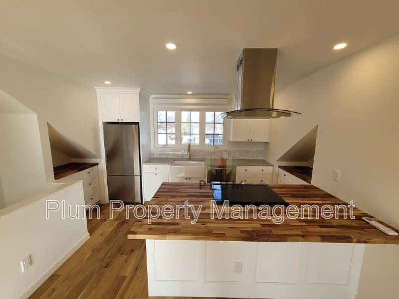2 bed, 2.0 bath, 1300 sqft, $2,695 — Photo 4