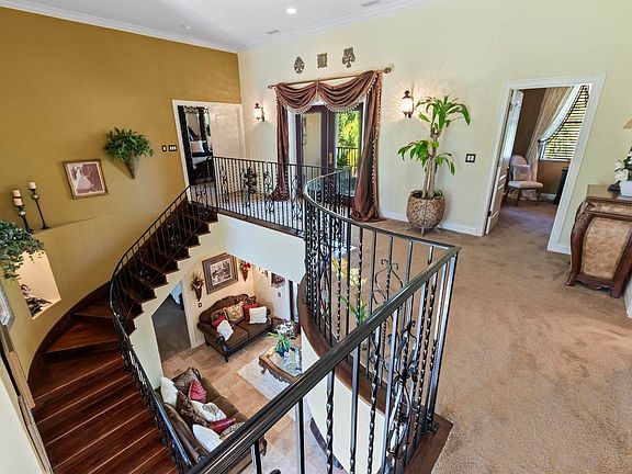 4th image of 13 Whitfield Pl