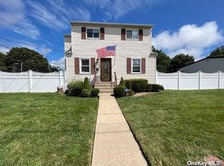 480 S Delaware Ave, Lindenhurst, NY 11757