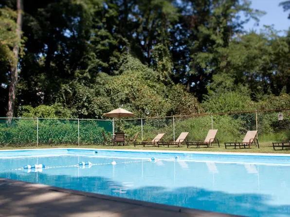 Versailles Apartments, 220 Sullivan Way, Trenton, NJ 08628