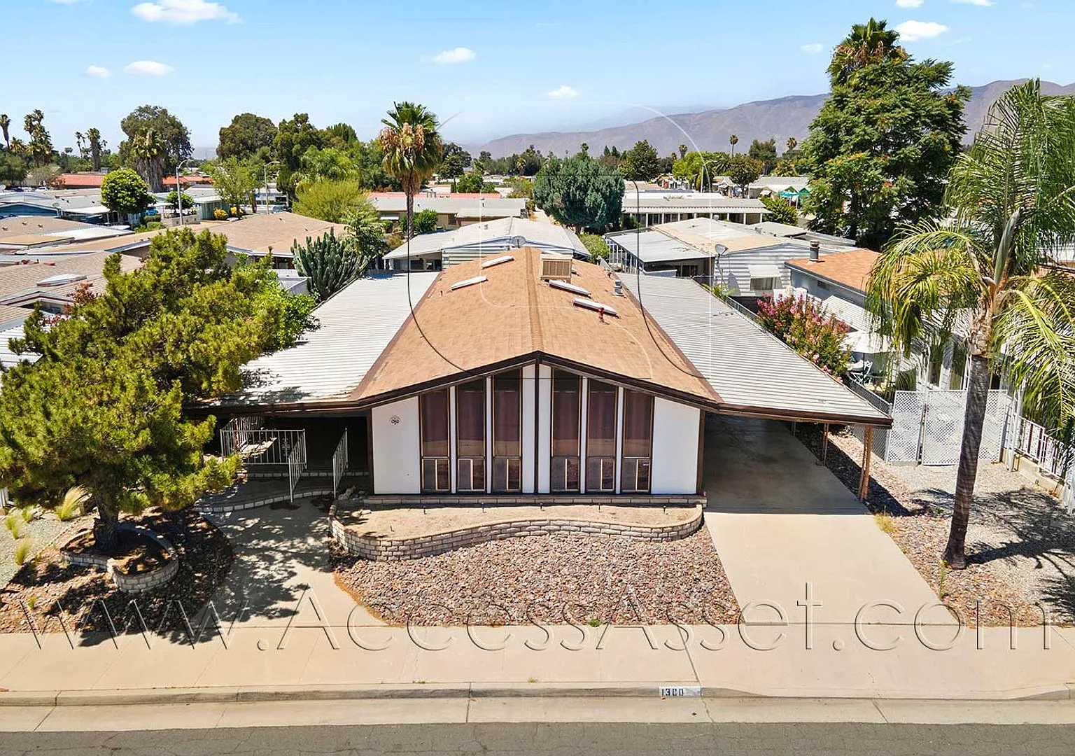 Spacious 2 Bedroom Home in a Desirable 55+ Hemet Community — Photo 3