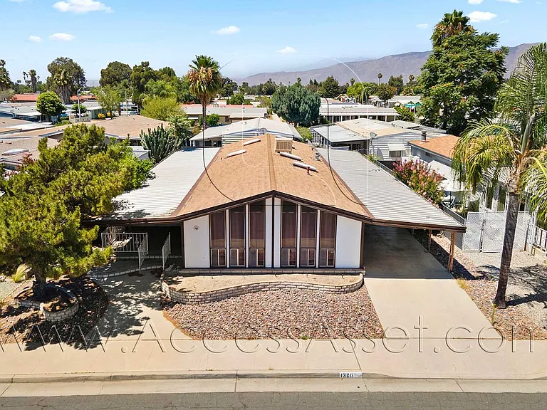 1360 Cabrillo Dr — Photo 3