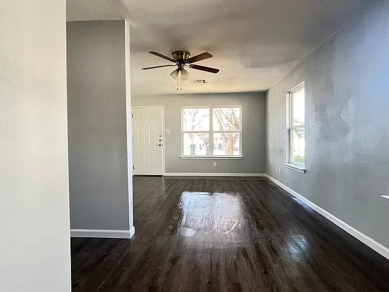 105 Chico St — Photo 4