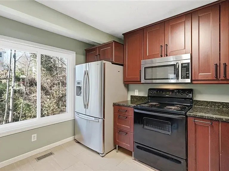 204 Hillcrest Rdg — Photo 12