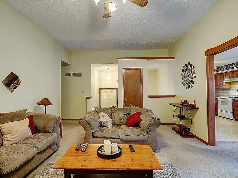 1128 NE Barnes Dr — Photo 11
