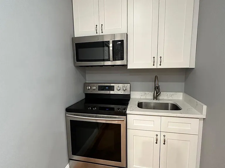 390 Somerville Ave — Photo 2