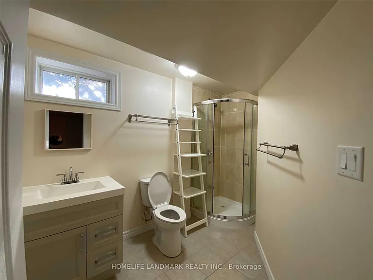 32 Escapade Dr #LOWER — Photo 10