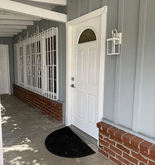 12015 Riverside Dr — Photo 1