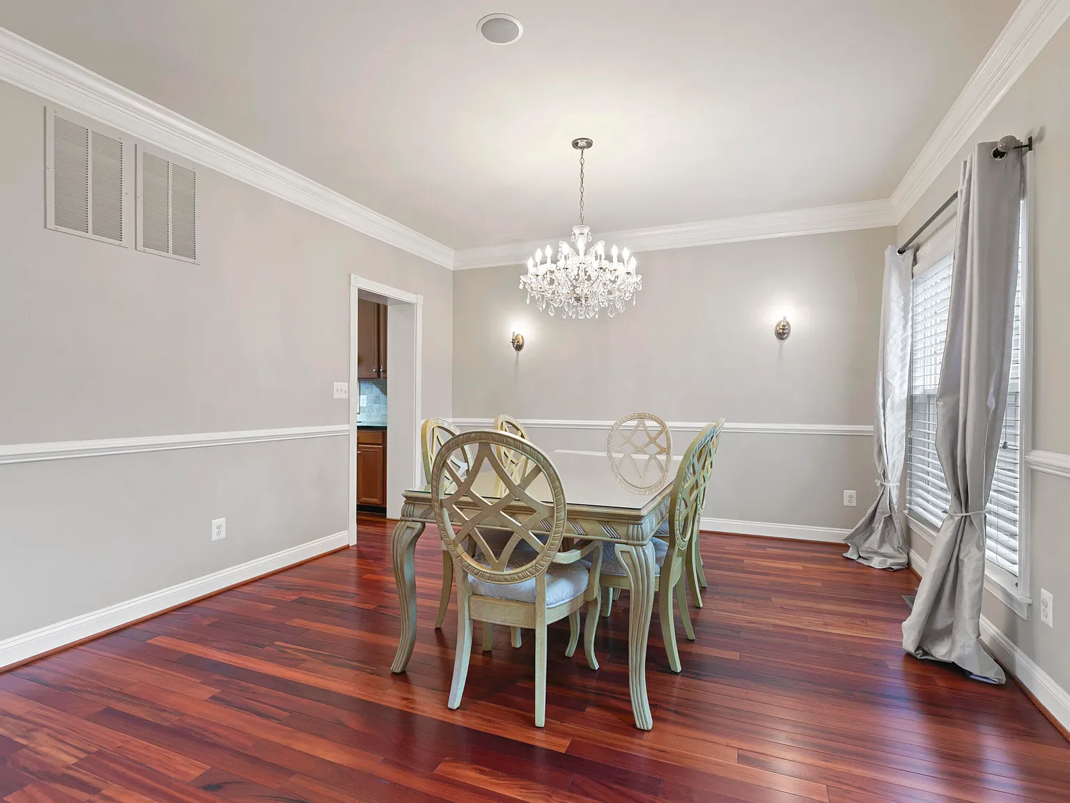 4 bed, 3.5 bath, 3747 sqft, $4,750 — Photo 4