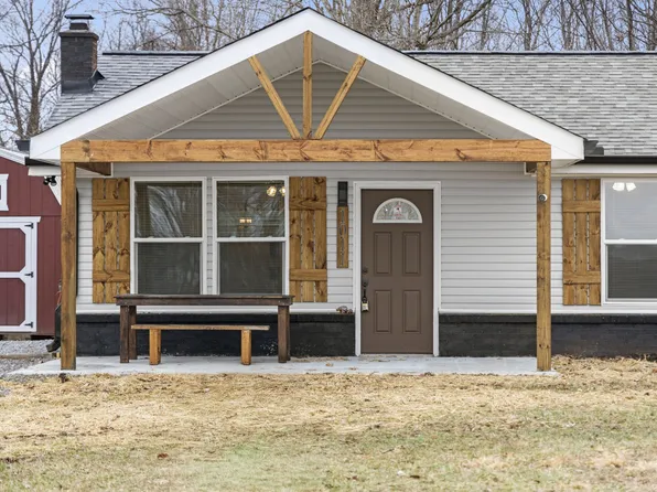 1011 Loggins Rd, Charlotte, TN 37036