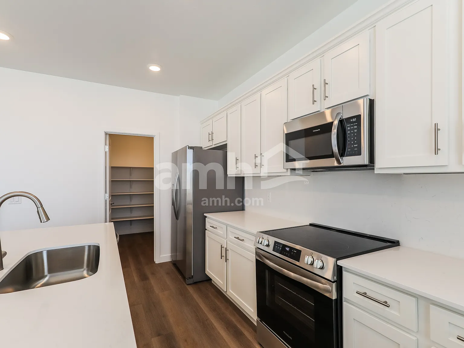 5 bed, 3.0 bath, 2482 sqft, $2,500 — Photo 3