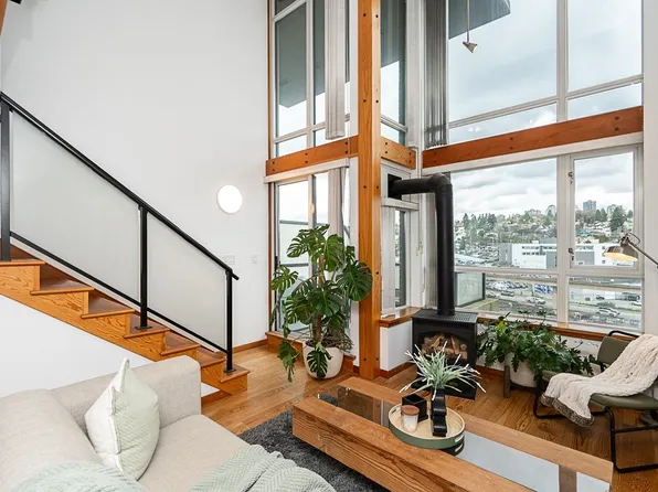 10 Renaissance Sq #425, New Westminster, BC V3M 7B1