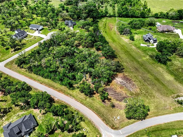 375 Thousand Oaks Dr, Angleton, TX 77515