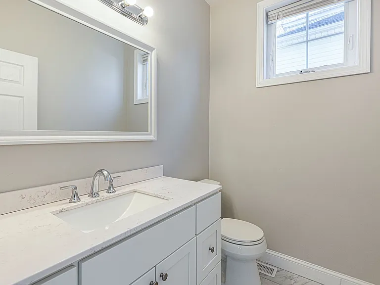 445 Admiral St — Photo 24