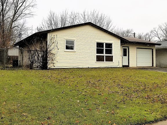 2nd image of 820 Salem Ln